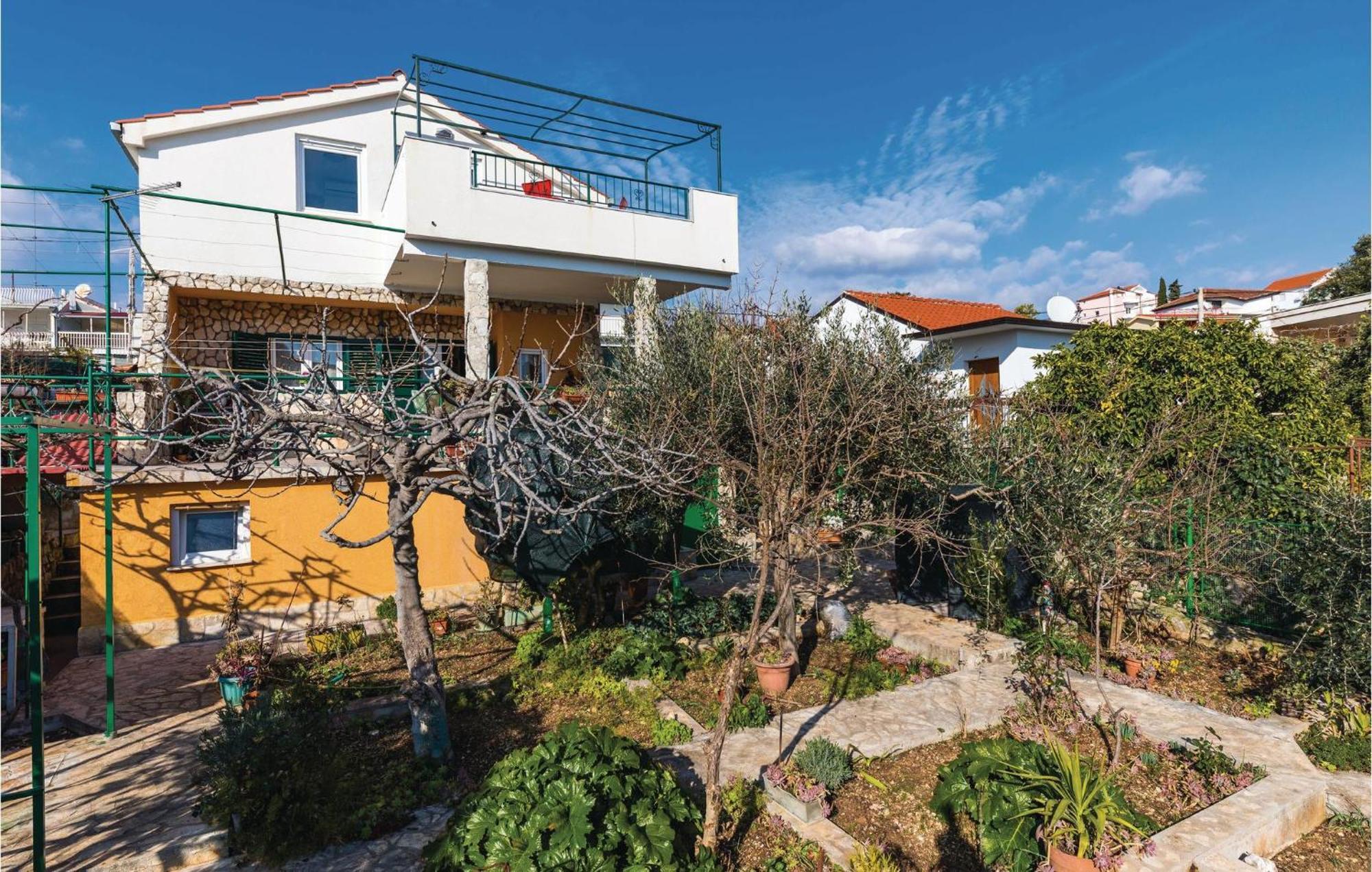 Gorgeous Apartment In Seget Vranjica Exterior foto