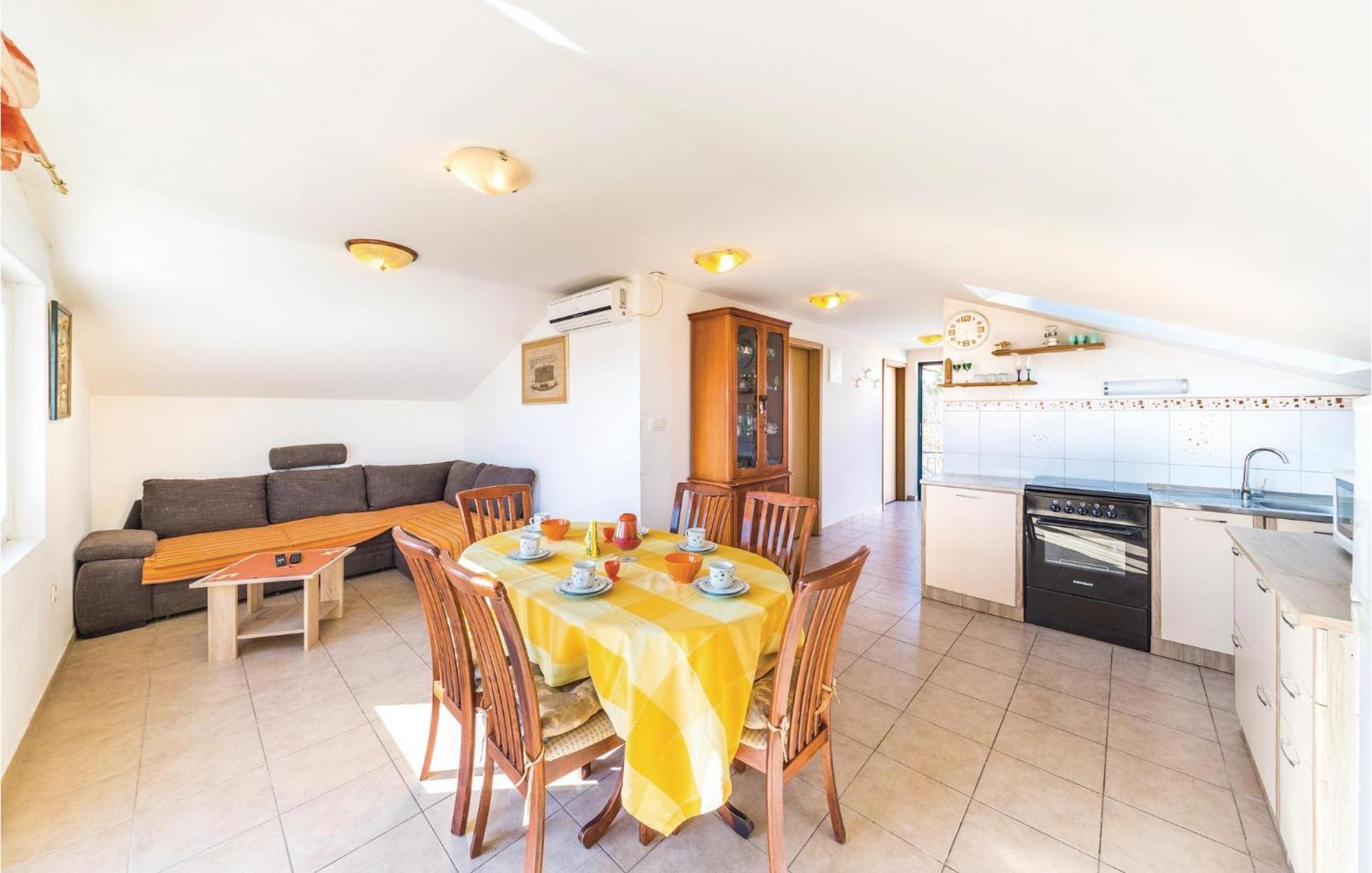 Gorgeous Apartment In Seget Vranjica Exterior foto