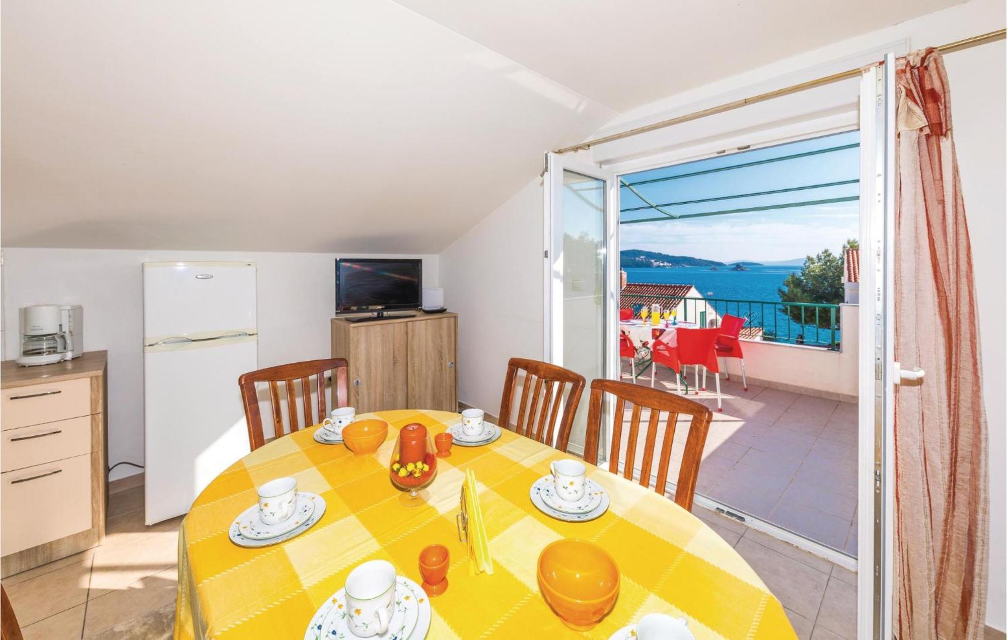 Gorgeous Apartment In Seget Vranjica Exterior foto